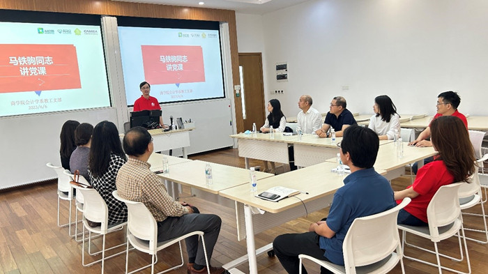 马铁驹讲党课1_副本.jpg